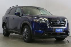 2022 Nissan
Pathfinder ST-L