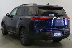 2022 Nissan
Pathfinder ST-L