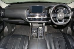 2022 Nissan
Pathfinder ST-L