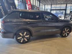 2025 Mitsubishi Outlander Exceed
