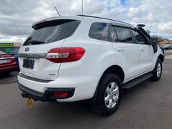 2021 Ford
Everest Ambiente