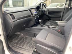 2021 Ford
Everest Ambiente
