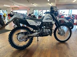 2025 Suzuki DR200SE (TROJAN) White