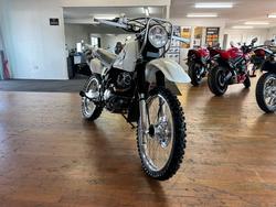 2025 Suzuki DR200SE (TROJAN) White