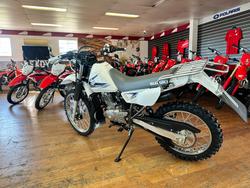 2025 Suzuki DR200SE (TROJAN) White