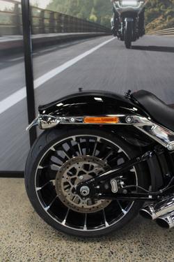 2023 Harley-davidson FXBR BREAKOUT (117) VIVID BLACK