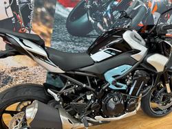 2025 Kawasaki Z900 SUPERNAKED Galaxy Silver / Metallic Spark Black