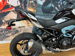 2025 Kawasaki Z900 SUPERNAKED Galaxy Silver / Metallic Spark Black