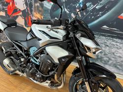 2025 Kawasaki Z900 SUPERNAKED Galaxy Silver / Metallic Spark Black