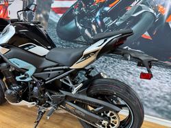 2025 Kawasaki Z900 SUPERNAKED Galaxy Silver / Metallic Spark Black