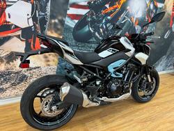 2025 Kawasaki Z900 SUPERNAKED Galaxy Silver / Metallic Spark Black