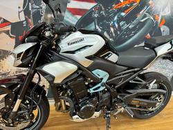 2025 Kawasaki Z900 SUPERNAKED Galaxy Silver / Metallic Spark Black