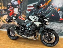 2025 Kawasaki Z900 SUPERNAKED Galaxy Silver / Metallic Spark Black