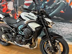 2025 Kawasaki Z900 SUPERNAKED Galaxy Silver / Metallic Spark Black