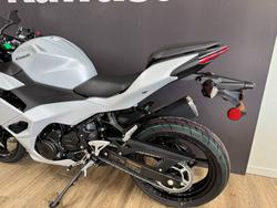 2025 Kawasaki NINJA 500 METALLIC MOONDUST GREY