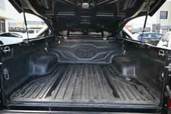 2016 Toyota
Hilux SR5