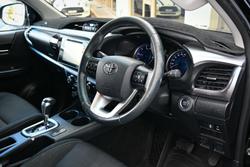 2016 Toyota
Hilux SR5