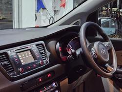 2017 Kia
Carnival S