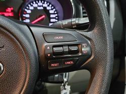 2017 Kia
Carnival S