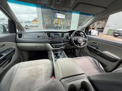 2017 Kia
Carnival S