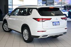 2024 Mitsubishi
Outlander LS