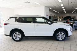 2024 Mitsubishi
Outlander LS