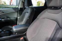 2023 Kia
                Sportage HEV SX