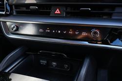 2023 Kia
                Sportage HEV SX