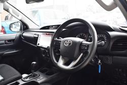 2021 Toyota
Hilux SR