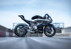 2025 CFMOTO 675SR-R SR Grey