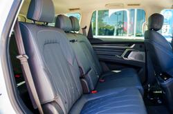 2025 LDV
                D90 Executive