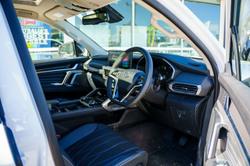 2025 LDV
                D90 Executive