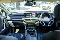 2025 LDV
                D90 Executive