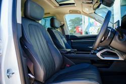 2025 LDV
                D90 Executive