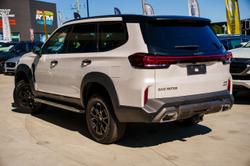2025 LDV
                D90 Executive