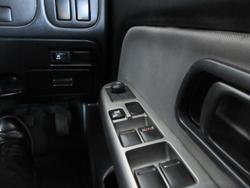 2012 Nissan
                Navara ST-R
