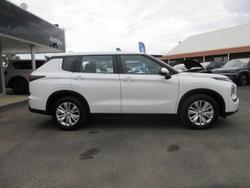 2025 Mitsubishi
Outlander ES