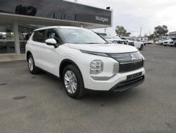 2025 Mitsubishi
Outlander ES