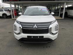 2025 Mitsubishi
Outlander ES