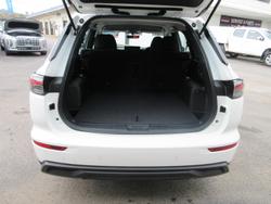 2025 Mitsubishi
Outlander ES