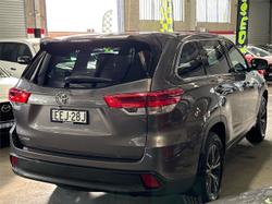 2019 Toyota
                Kluger GX