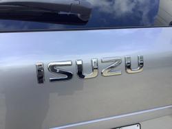 2022 Isuzu
MU-X LS-T