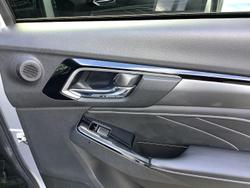 2022 Isuzu
MU-X LS-T