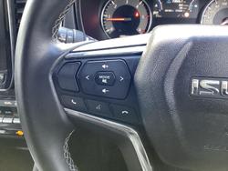 2022 Isuzu
MU-X LS-T