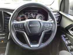 2022 Isuzu
MU-X LS-T