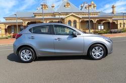 2017 MAZDA
                Mazda2 NEO