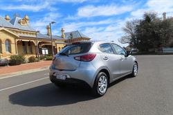 2017 MAZDA
                Mazda2 NEO