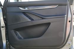 2020 LDV
                D90 Executive