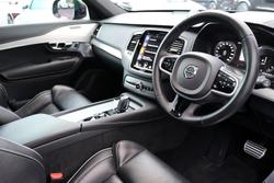 2022 Volvo
                XC90 Recharge Plug-In Hybrid