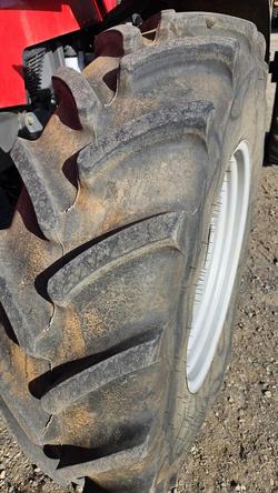2016 Massey Ferguson 7724 Dyna 6 Red